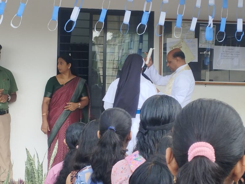 പ്രമാണം:15037 praveshanolsavam 04.jpeg