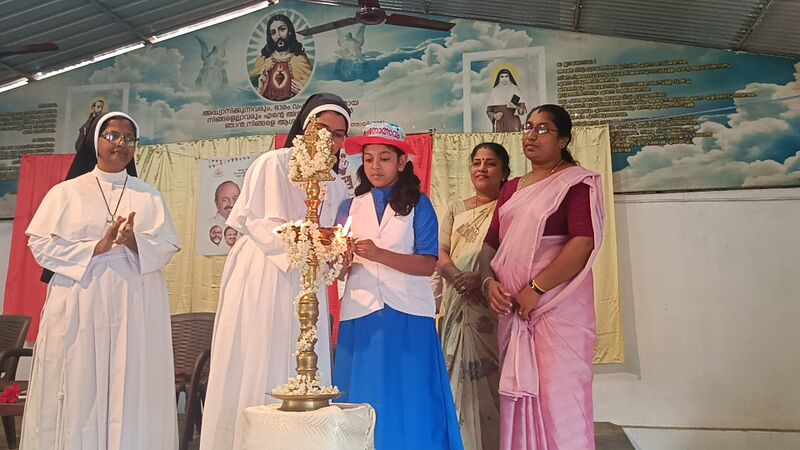 പ്രമാണം:24049 pravesanolsavam2026-01.jpg