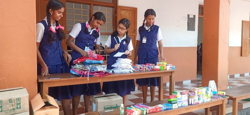 പ്രമാണം:33055 wall of love.jpg