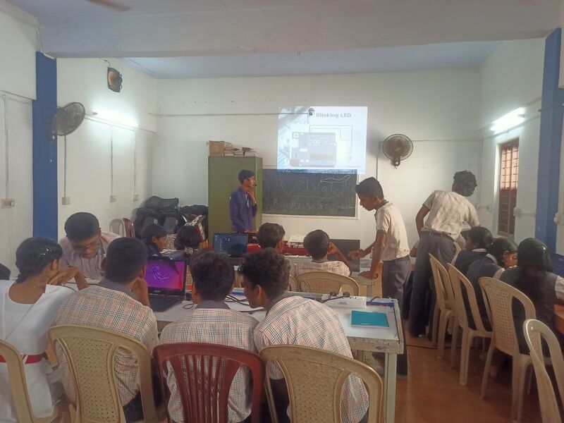 പ്രമാണം:36026 std10robotics5.jpg