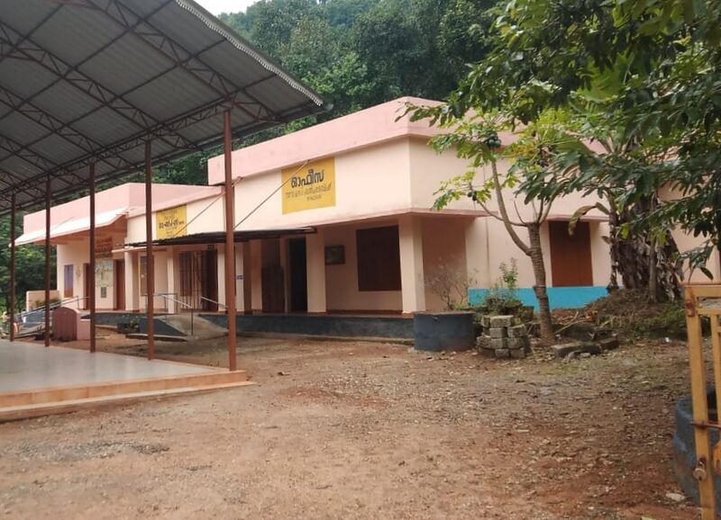 പ്രമാണം:38712 school 2.jpeg