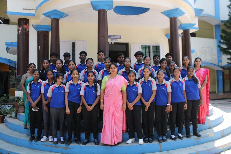 പ്രമാണം:44047 little kites.jpg