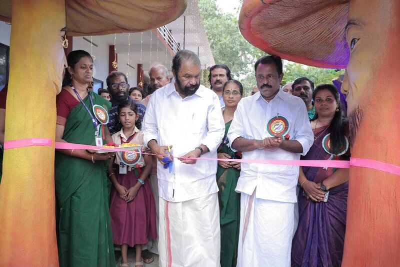 പ്രമാണം:44220 varnkoodaram 3.jpg