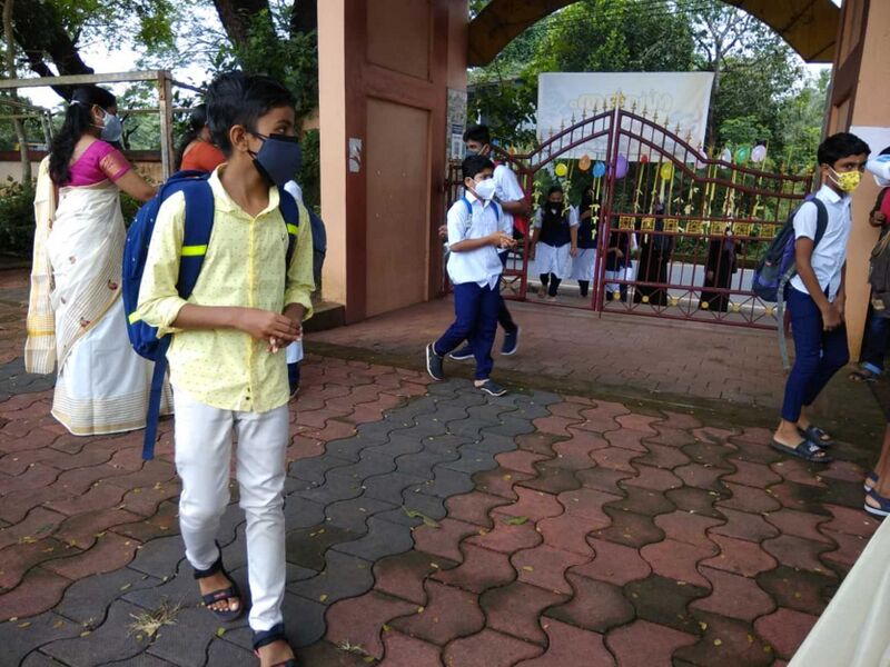 പ്രമാണം:BS21 KNR 13040 5.jpg