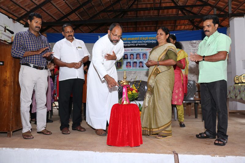 പ്രമാണം:13 hfhs sslc winners 1.jpg