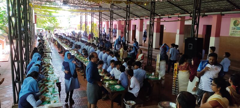 പ്രമാണം:18017 onam22 sadya1.jpg