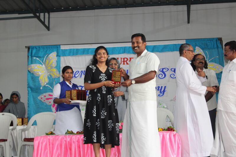 പ്രമാണം:21001 PRICE GIVING.jpg