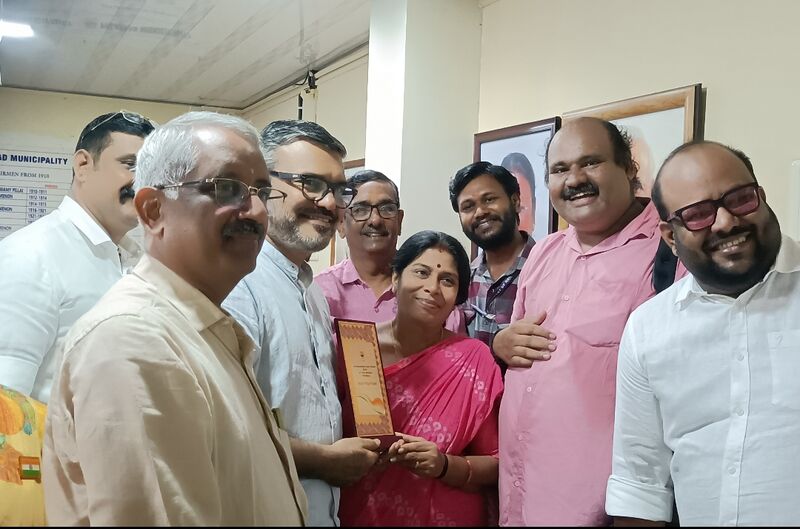 പ്രമാണം:21060 khs independence day .jpg