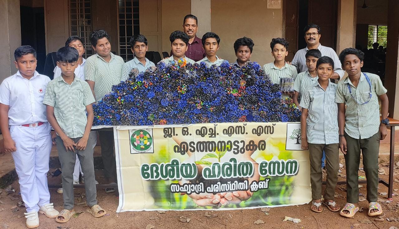 പ്രമാണം:21096 plastic pen collection.png