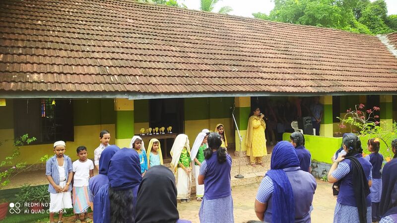 പ്രമാണം:36073 basheer anusmaranam.jpg