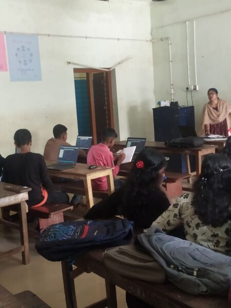 പ്രമാണം:42085 schoolcamp2.jpg