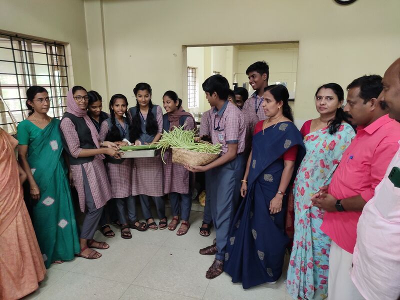 പ്രമാണം:44050 24 2 7 9.jpg