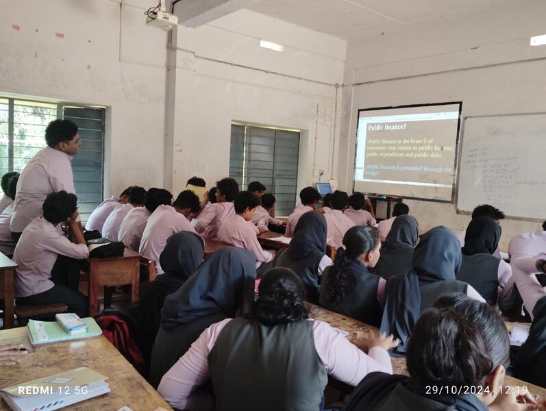 പ്രമാണം:48050 SMART CLASS.jpg