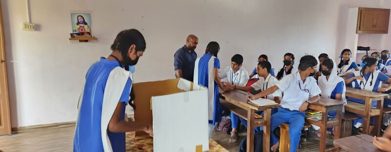 പ്രമാണം:Election 35052 235.jpg