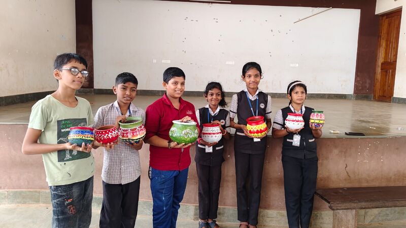 പ്രമാണം:Pottery making workshop.jpg