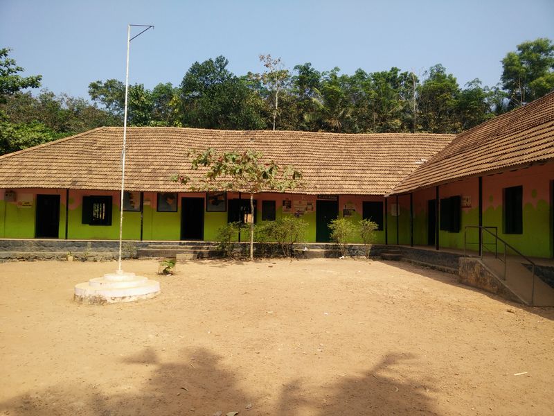 പ്രമാണം:Ups adayamon.jpg