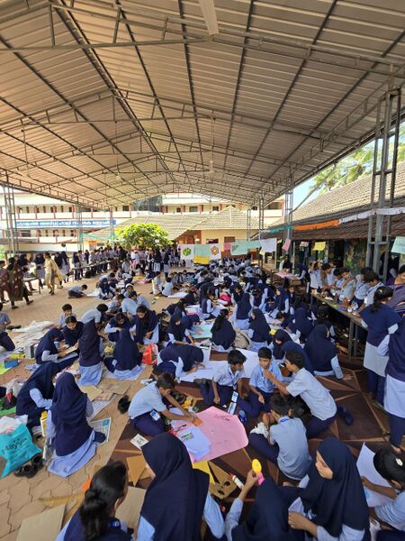 പ്രമാണം:11469 sciencefair.jpg