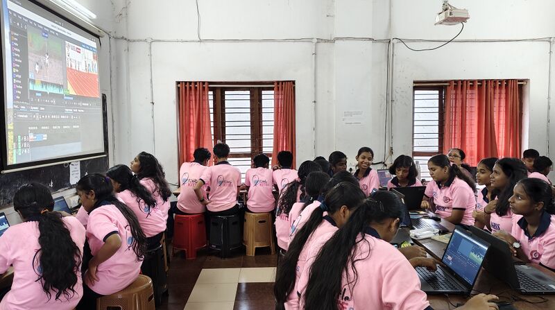 പ്രമാണം:12058 LK ONEDAY1.jpg