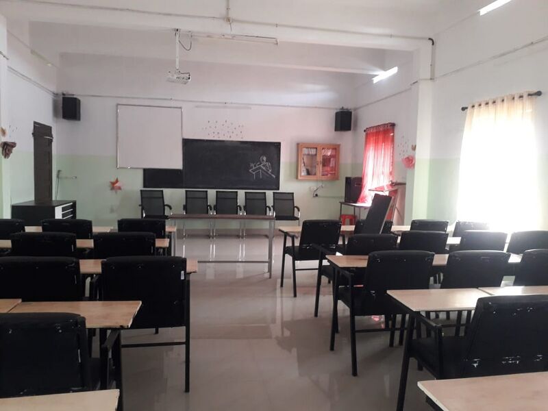 പ്രമാണം:15460-hitech-hall.jpg