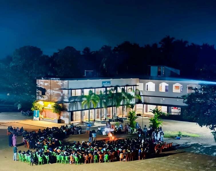 പ്രമാണം:18103 petrol leaders camp 6.jpg