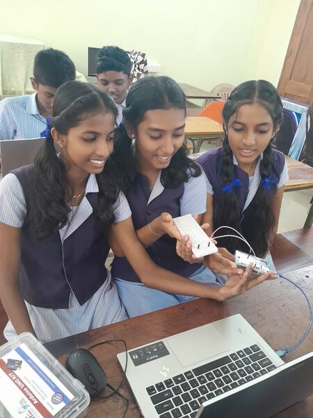 പ്രമാണം:34007 Robotics training 10.jpg