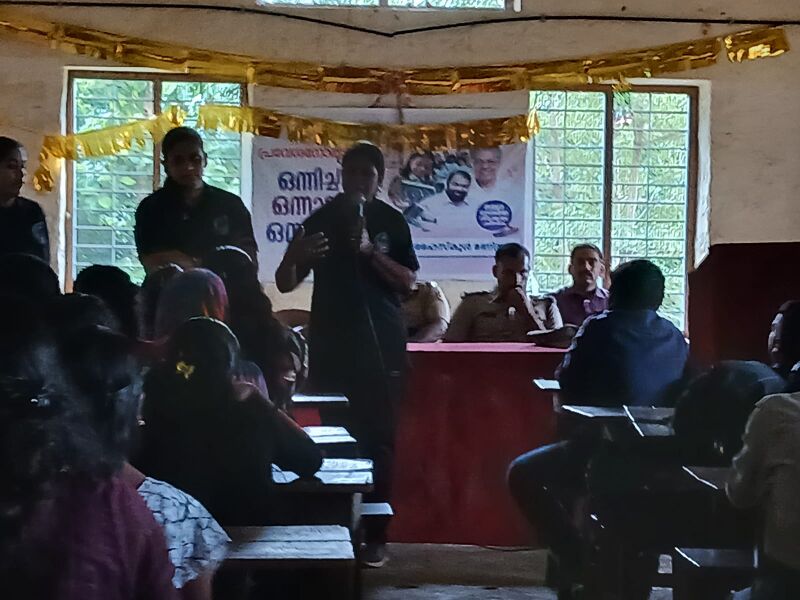 പ്രമാണം:38045 self defence class.jpg