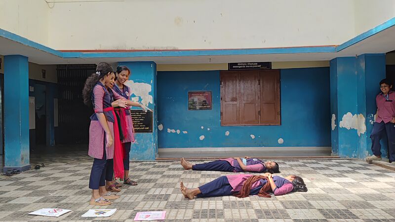 പ്രമാണം:42085 lahari 25 10-4.jpg