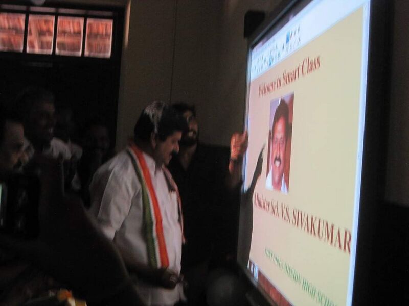 പ്രമാണം:43059 smart class.jpeg