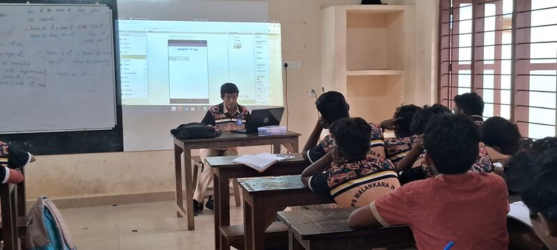 പ്രമാണം:44046 lk24 mobile3.jpg