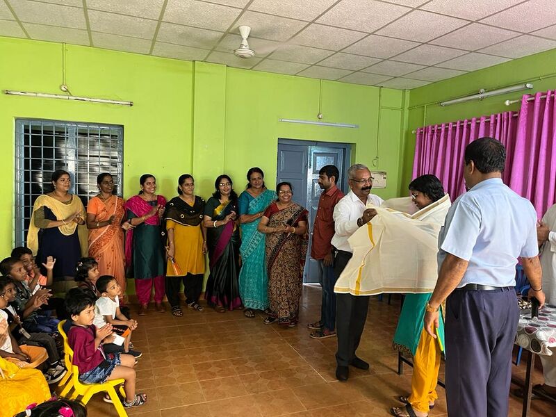 പ്രമാണം:44243 23teachersday1.jpg