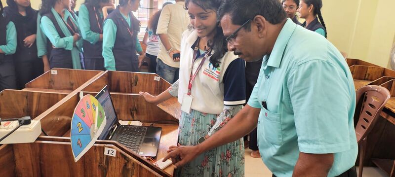 പ്രമാണം:ROBOTIC FEST04.jpg