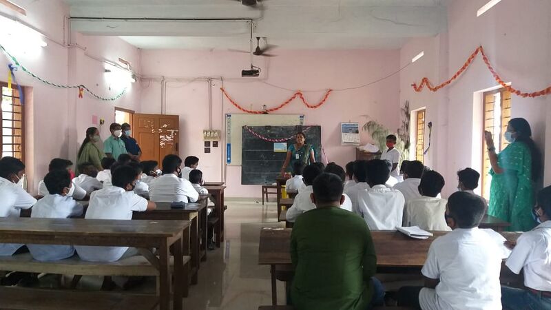 പ്രമാണം:Up ഹലോ ഇംഗ്ലീഷ് 2.jpg