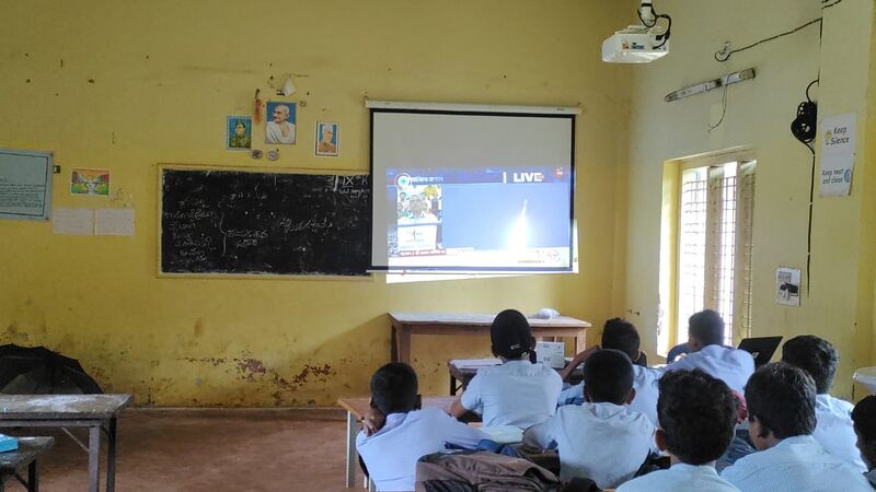 പ്രമാണം:11050 hightech class.jpeg