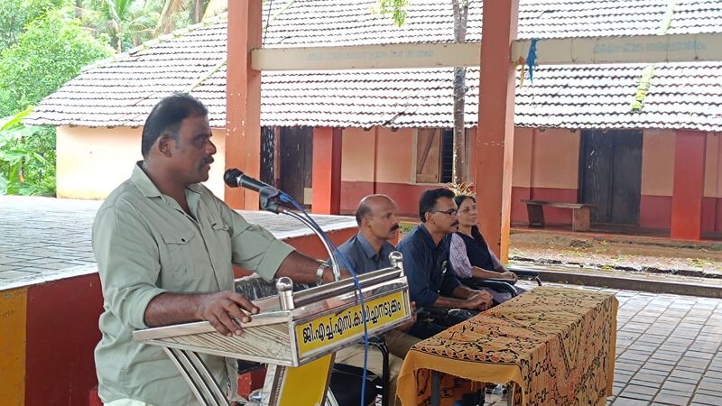 പ്രമാണം:12042 basheer anusmaranam.jpg