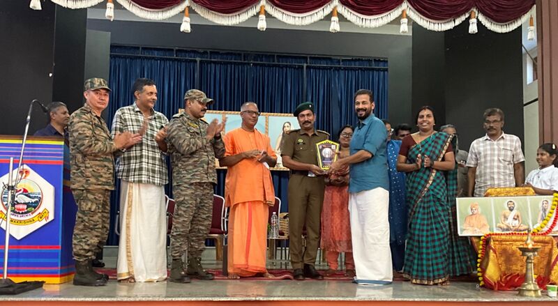 പ്രമാണം:22077 MLA Award.jpg