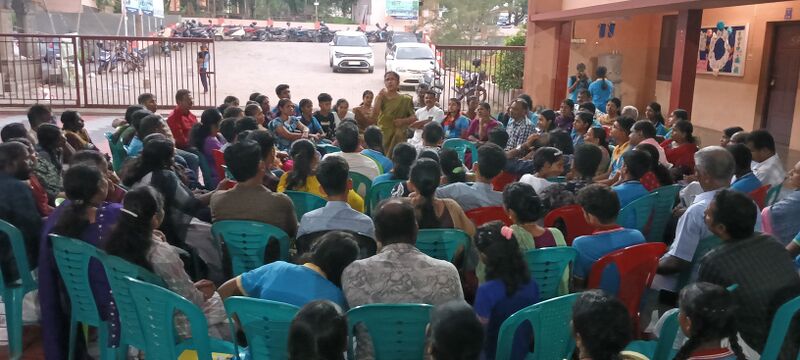 പ്രമാണം:25025 10th pta2.jpg