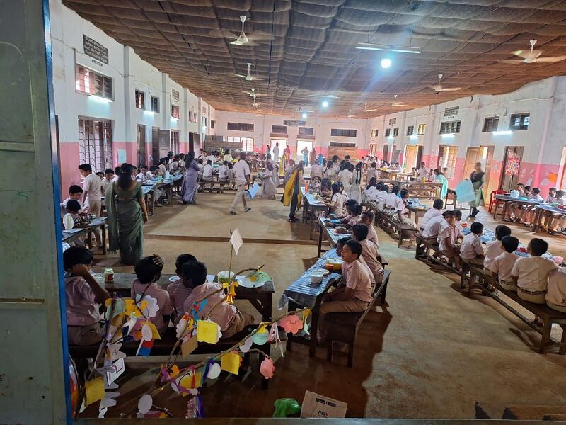 പ്രമാണം:33023-3 teens.jpg