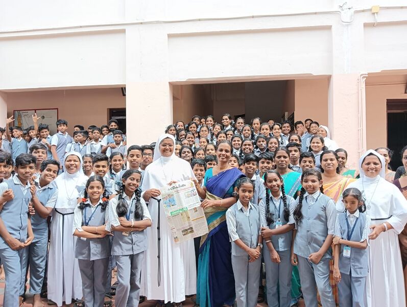 പ്രമാണം:34250 DEEPIKA NEWSPAPER RELEASE.jpg