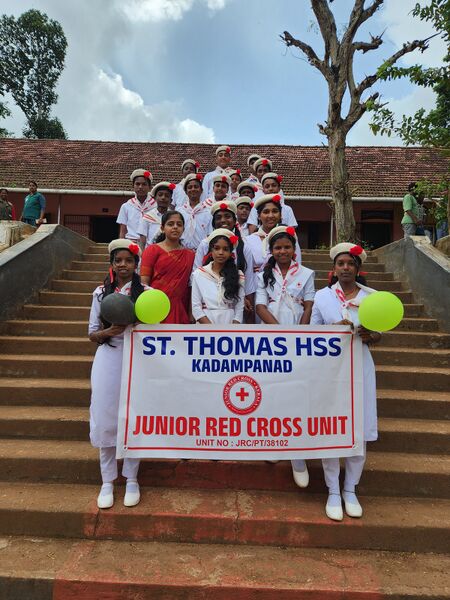 പ്രമാണം:38102 JRC students.jpg