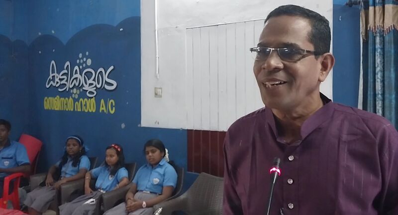 പ്രമാണം:44244 kuttikavi.jpg