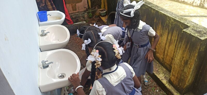 പ്രമാണം:44443 malinya muktham3.jpg