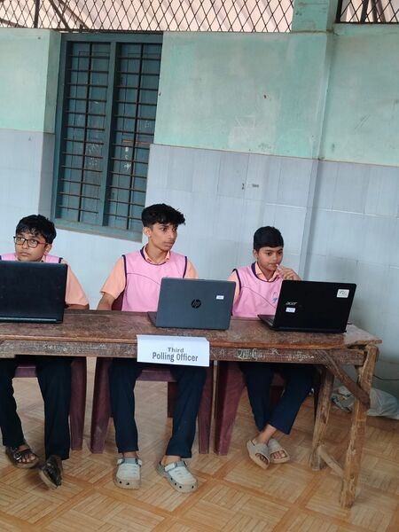 പ്രമാണം:48036 hitech polling station.jpeg