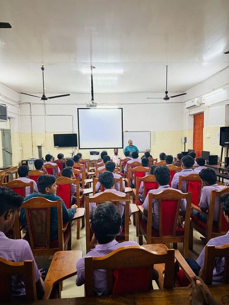 പ്രമാണം:Cyber world class.jpg