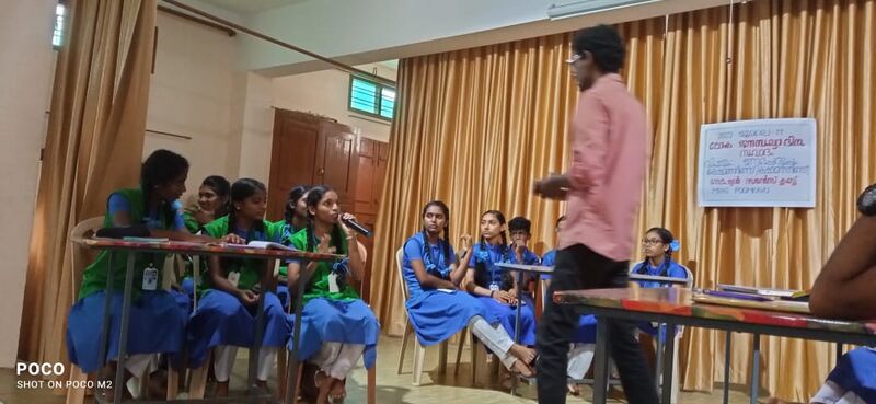 പ്രമാണം:Debate population 35052 23 (3).jpg