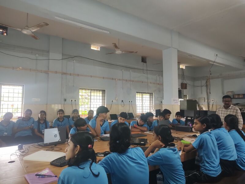 പ്രമാണം:11054 lk camp2.resized.jpg