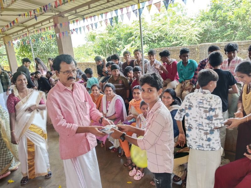 പ്രമാണം:11073 onam24 2.jpg