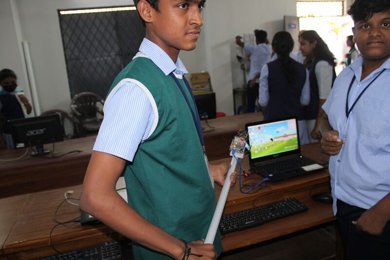 പ്രമാണം:21060-lk blind .jpg