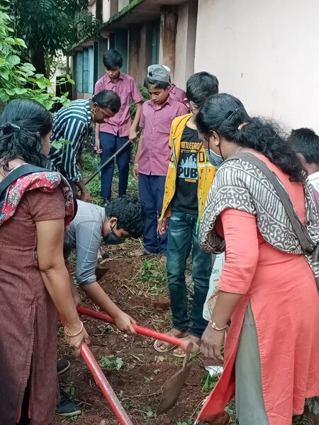 പ്രമാണം:21068 adukkalattotam2.jpeg