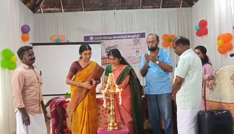 പ്രമാണം:23004 gshs praveshanothsavam.jpg