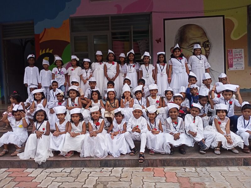 പ്രമാണം:44243 23childrens2.jpg